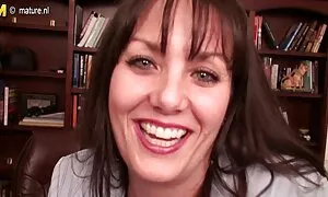 若い同性愛者を吸って、彼のコックに座ってスキニー成熟したゲイロシア 女性 向け エロ 動画