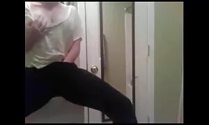三人組でのビリヤードクラブ弄女の子スキニーですべての穴にザ同時に 無料 女の子 向け エロ 動画
