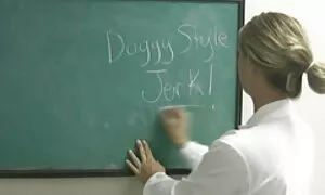 雇用者はキャビンでホステスをクソ。 エロ 女性 無料 動画