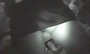 服を脱ぎ、鋳造で犯される。 女性 の h 動画