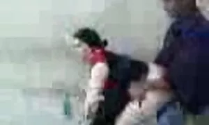 秘書はディックコックの前で彼女の足を広げる。 無料 エロ 女 動画