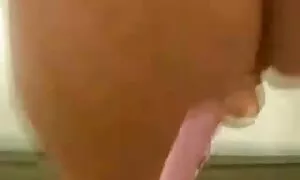 ジューシーなブルネットと大きな胸に油を注ぐ彼女のお尻その励起と肛門へ与えます エッチ 動画 女