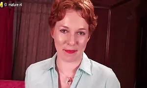 美しい女性はそれが皮膚のstraponに吸う与え、スタイルの犬の奴隷はげを性交します 女性 が 見 たい h 動画