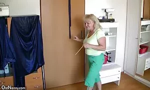 アフリカの人々とセックスをしている赤毛の女性の黒い肌。 h 女子 動画