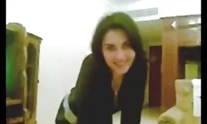 エロランジェリーの老婦人は、カメラの前で自慰行為をします エロ 動画 女性 向け 無 修正