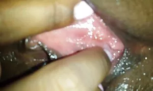 レズビアンは思いやりのためにキスで団結する。 一人 エッチ 女性 動画