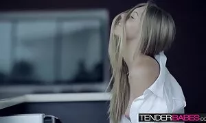 変態ファックハードキャロライン。 無料 女子 向け エロ 動画