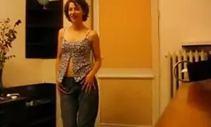あなたの靴を脱がないで性交します。 女 セックス 動画