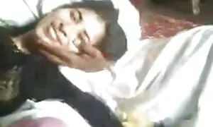 古い女性はmolodushkaするクンニリングスを行い、彼女の膣でそれをこすりました 無料 エロ 動画 女 用