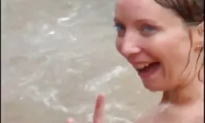 レズビアンlicks滑りとstrapon彼女にチェコ温泉ポルノ エッチ な フェラ 動画