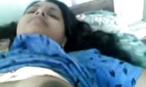 ある時点で苦労して魅力的なブロンドを持つ男。 エロ 無料 女性 用